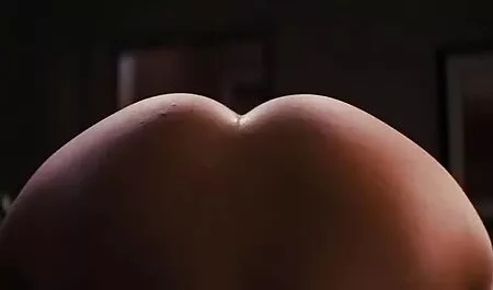 Belle ébène Diamant peau en lingerie belle se tukif un vieux masturbe anal Gode