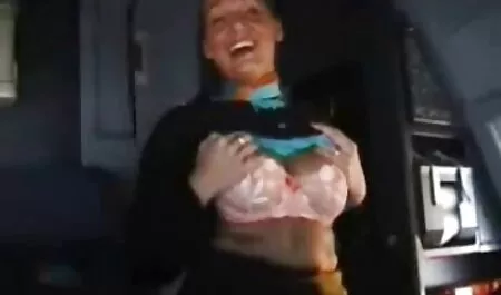 Une jeune fille de Jersey avec de gros seins et porno des vieilles personnes une belle silhouette évalue son Talent pour regarder des vidéos pornos, une éclaboussure de sperme sur son visage signifie que l'examen a été passé.