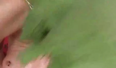 Gros seins étudiant aime baiser avec des hommes sexe vieux matures