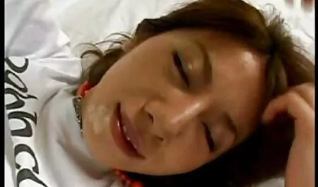 Blonde tranny blonde secoue la bite vieille cochonne allemande au casting
